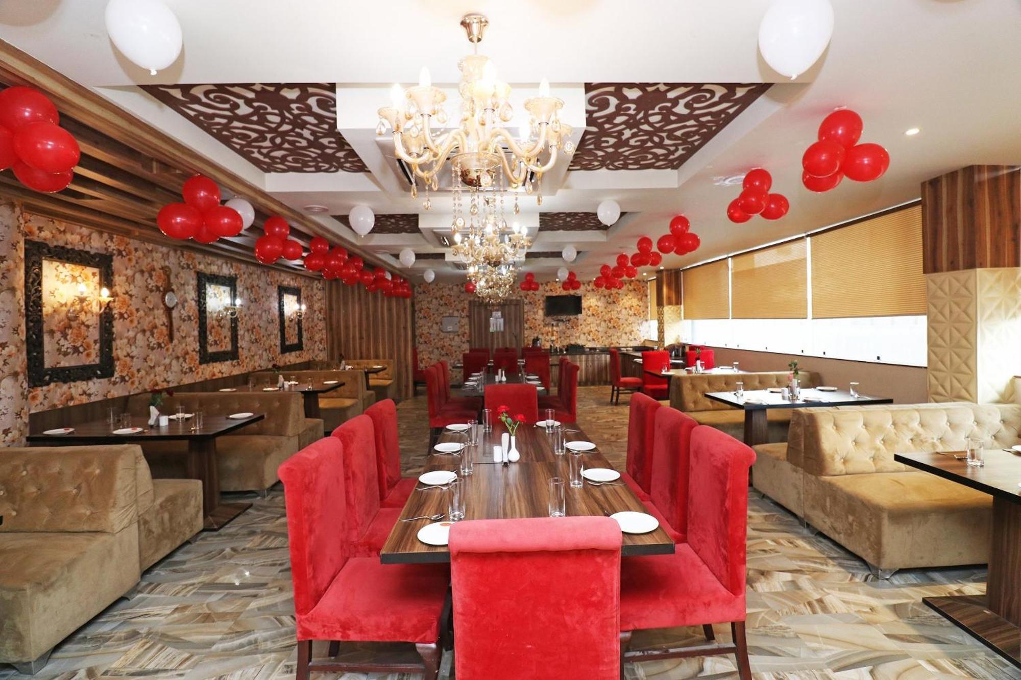 Hotel Centre Point Gorakhpur Bagian luar foto