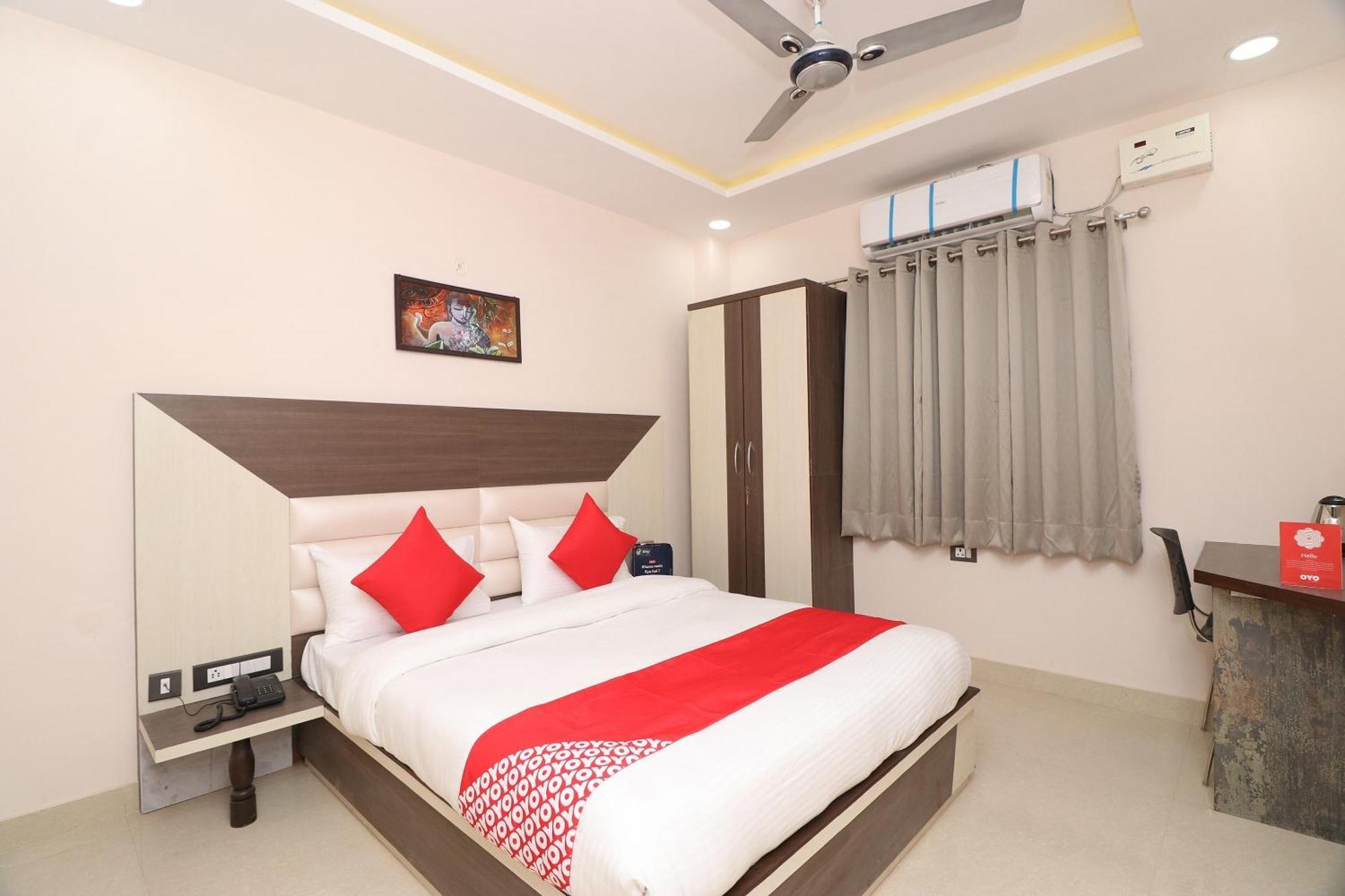Hotel Centre Point Gorakhpur Bagian luar foto