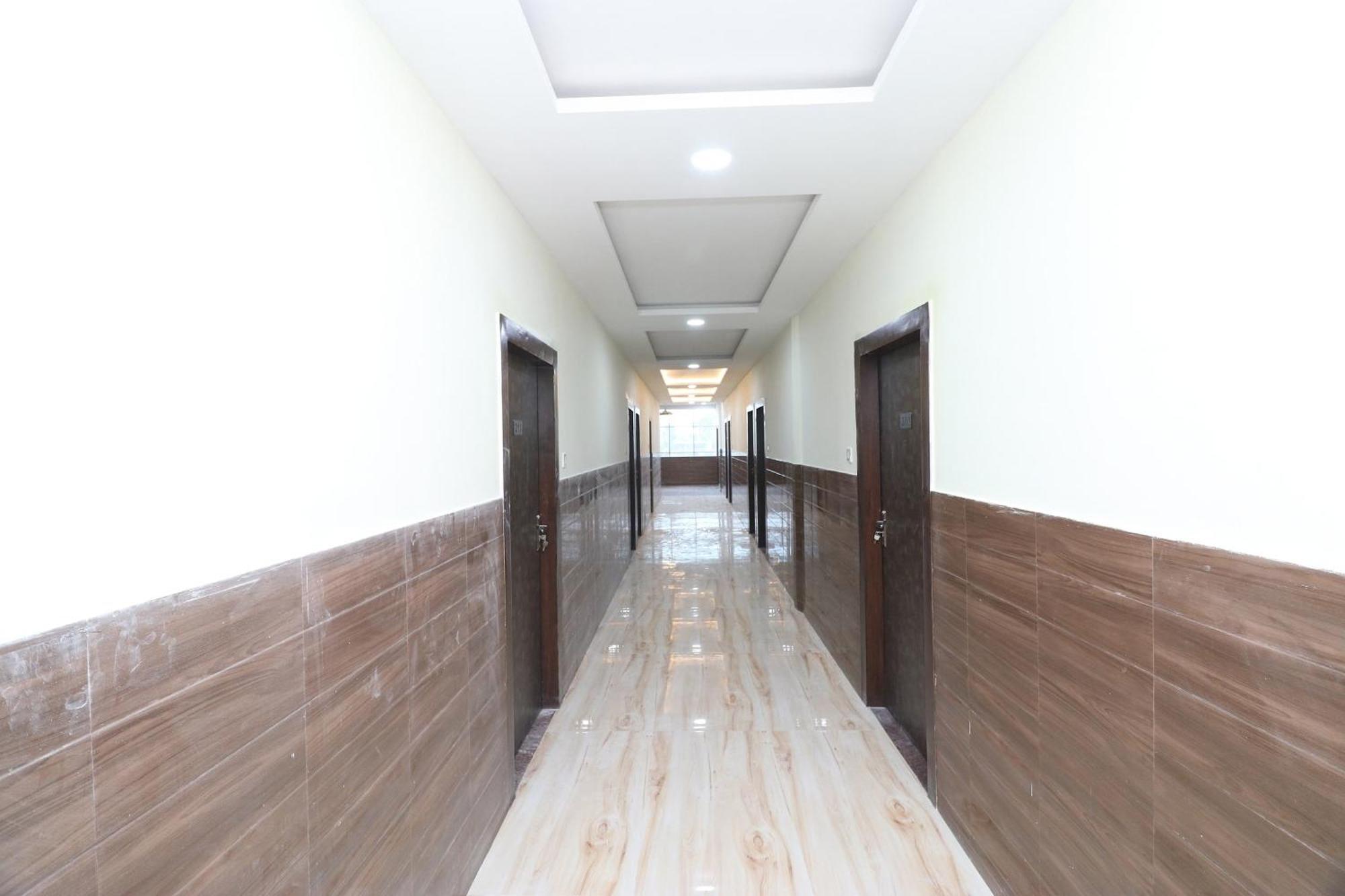 Hotel Centre Point Gorakhpur Bagian luar foto
