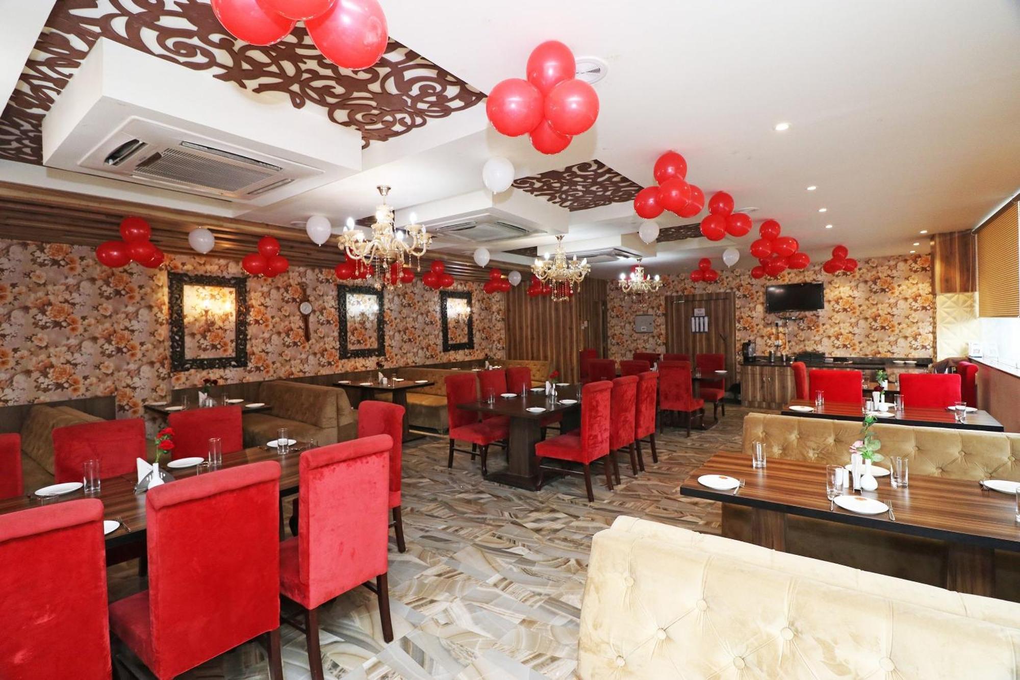 Hotel Centre Point Gorakhpur Bagian luar foto