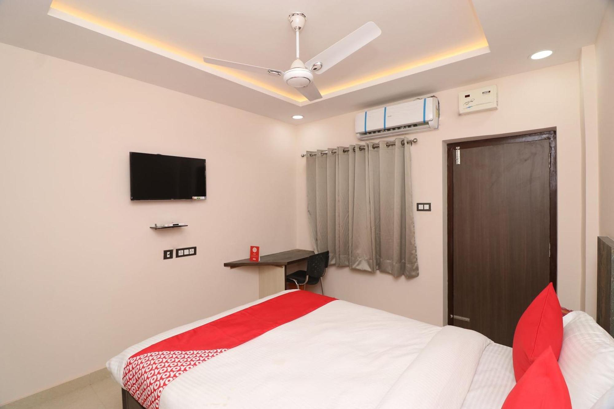 Hotel Centre Point Gorakhpur Bagian luar foto