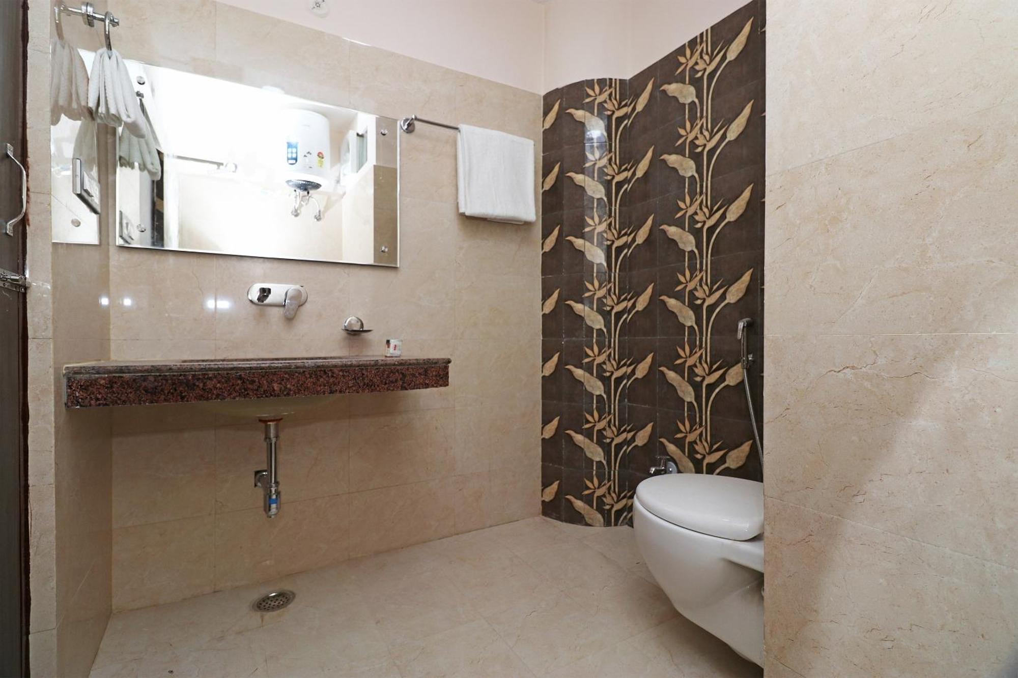 Hotel Centre Point Gorakhpur Bagian luar foto