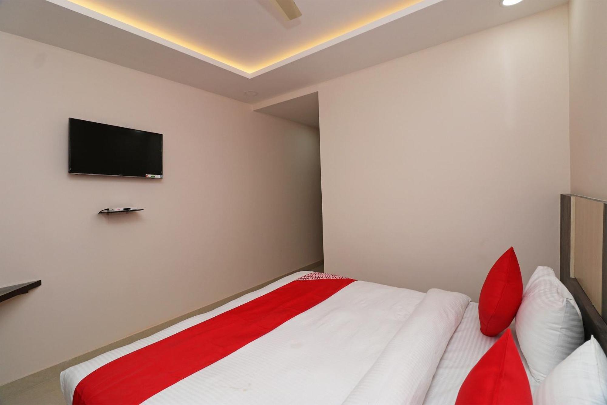 Hotel Centre Point Gorakhpur Bagian luar foto