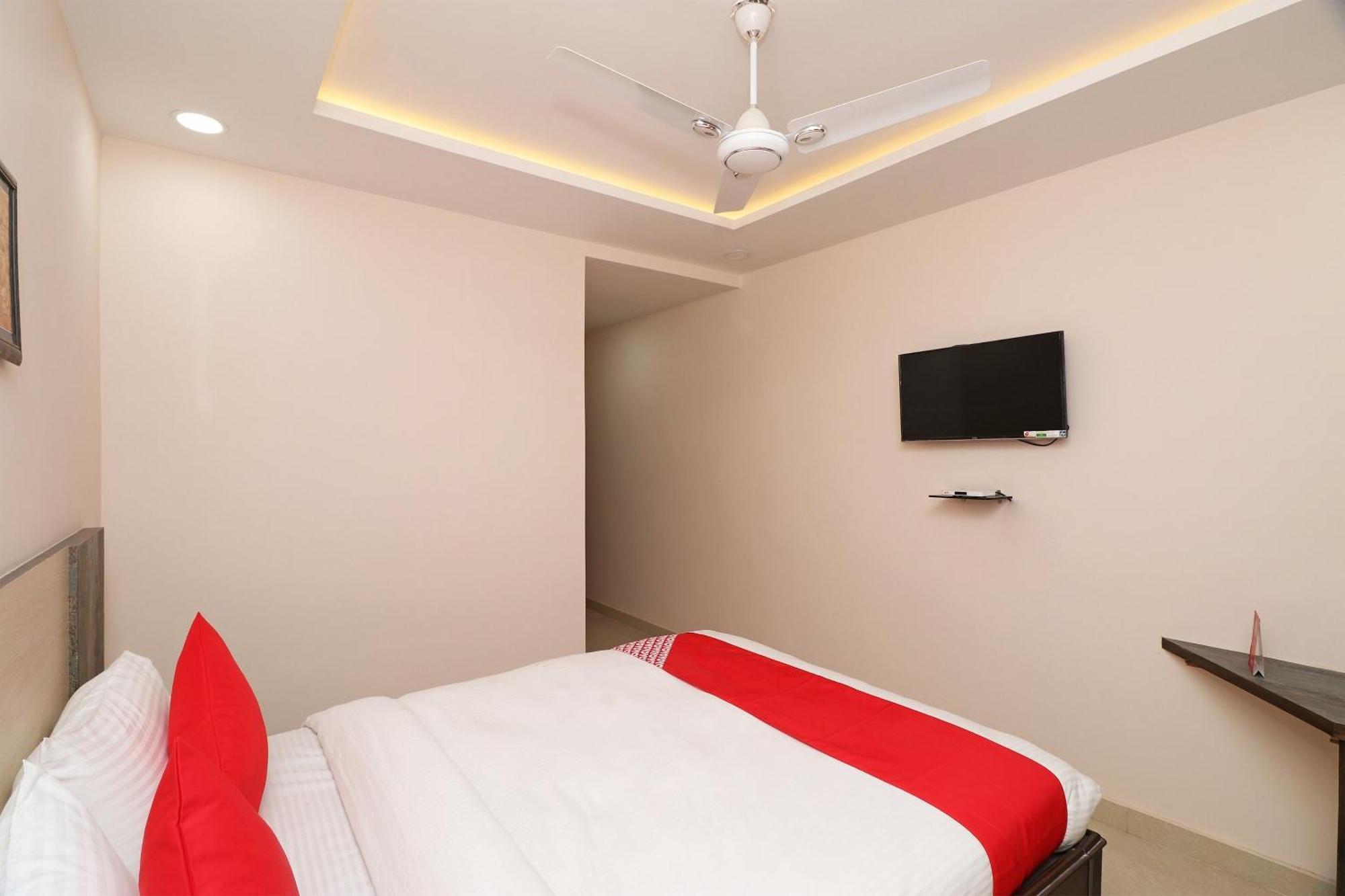 Hotel Centre Point Gorakhpur Bagian luar foto