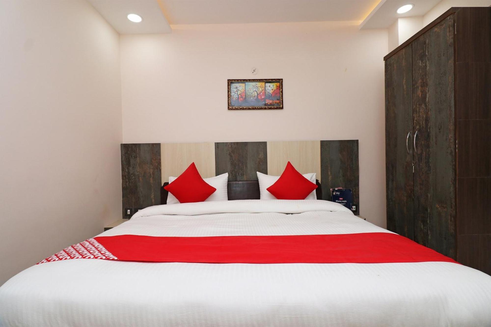 Hotel Centre Point Gorakhpur Bagian luar foto
