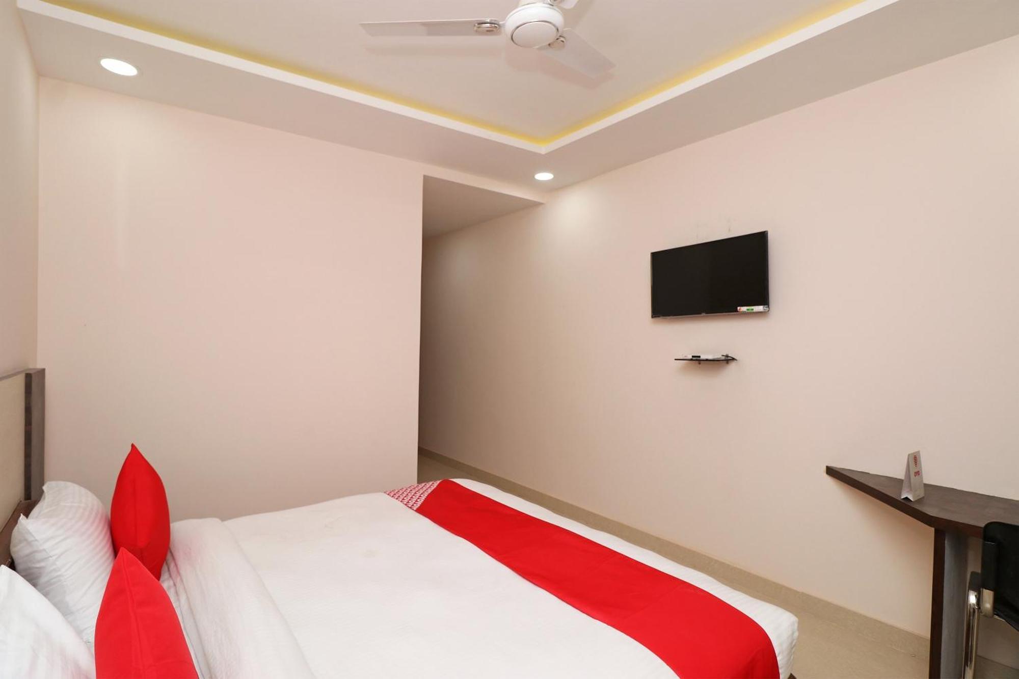 Hotel Centre Point Gorakhpur Bagian luar foto