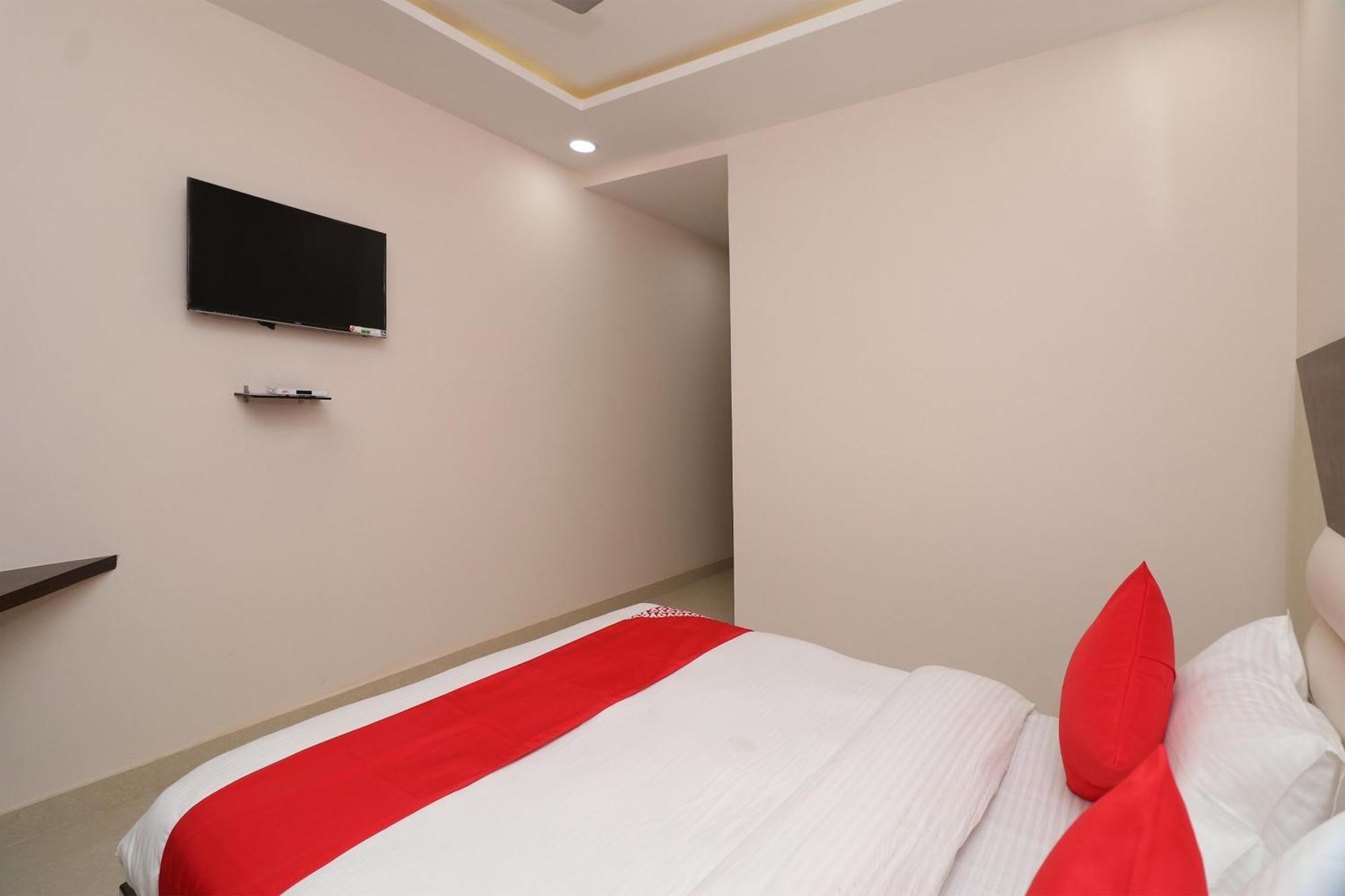 Hotel Centre Point Gorakhpur Bagian luar foto