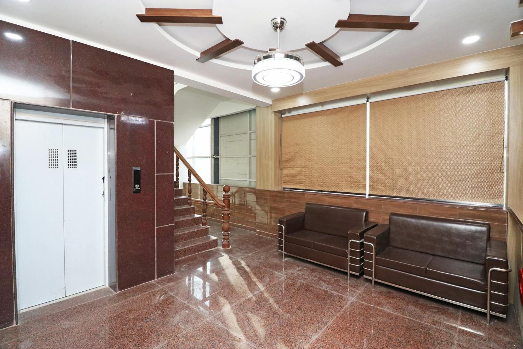 Hotel Centre Point Gorakhpur Bagian luar foto