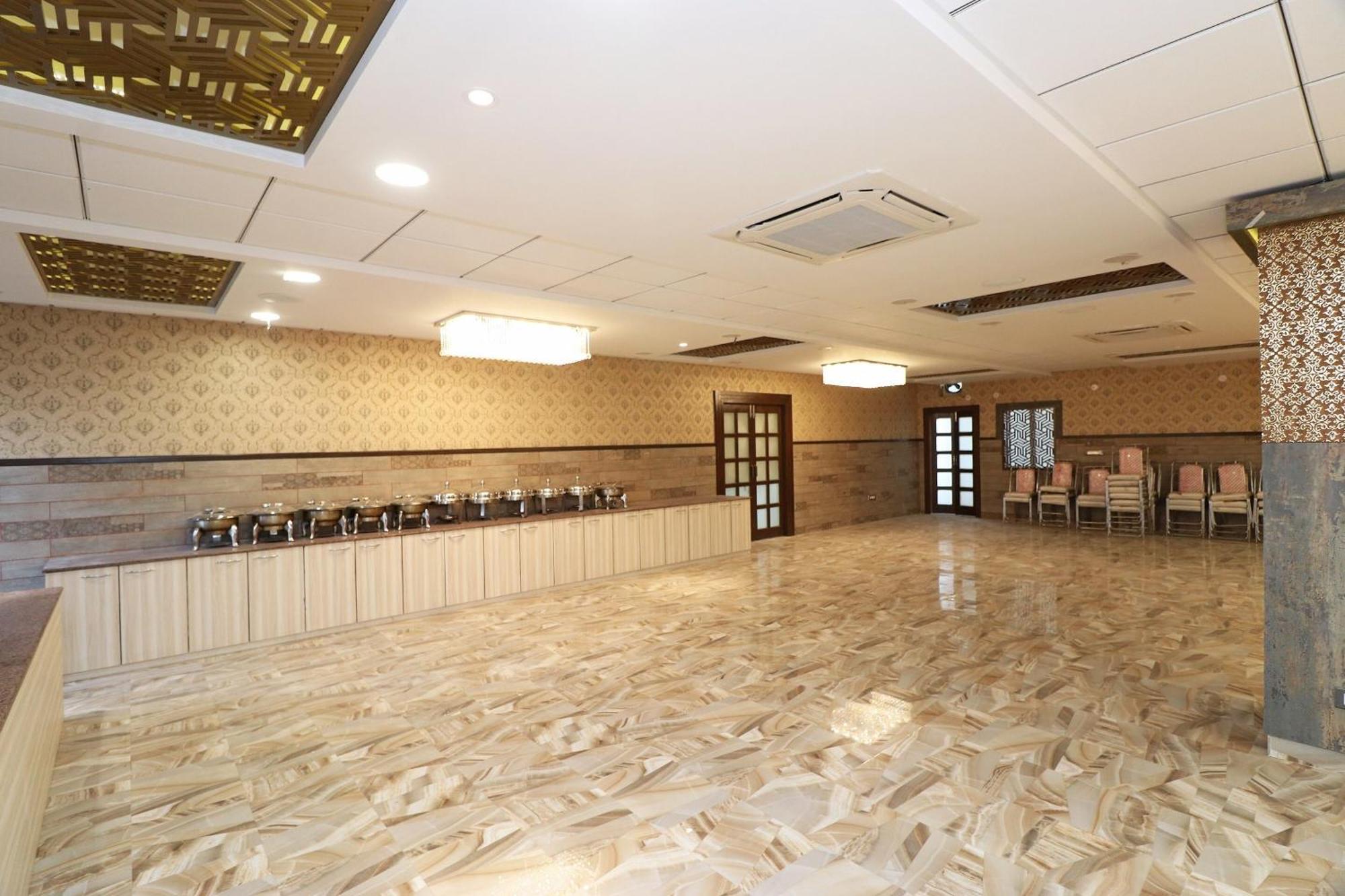 Hotel Centre Point Gorakhpur Bagian luar foto